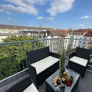 Contemporary Apartment With Stunning Views 20